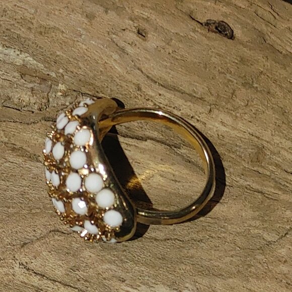 Napier Ring White Cabochons Size 7 Vintage MCM Gold Tone Retro Statement Jewelry - Picture 13 of 15